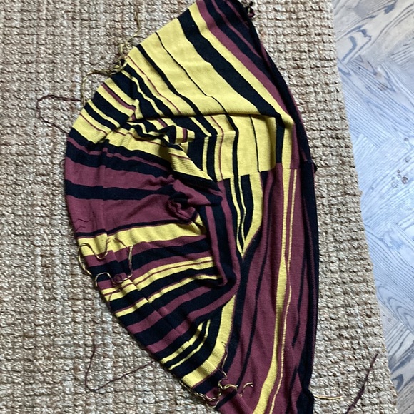 Beautiful lightweight knit poncho - Picture 7 of 7